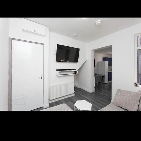 House @ Queens University Belfast Extérieur photo